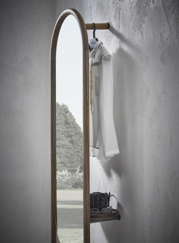 Mirror Porada Backstage