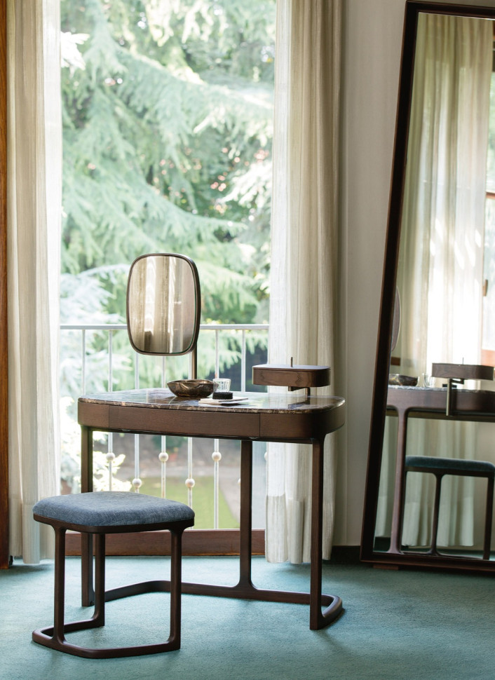 Chair Porada Maskara