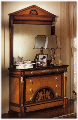 Dresser Anna Mice Versailles 1736
