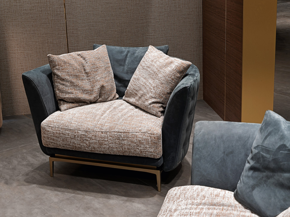 Armchair Visionnaire Legend